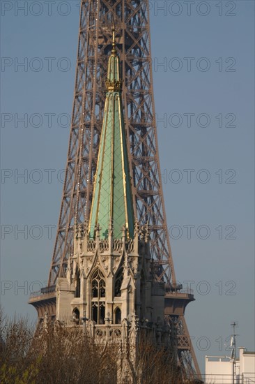 Eglise américaine et Tour Eiffel, Paris