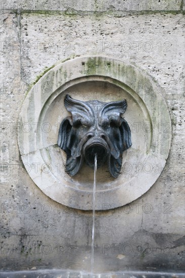 Paris 6e, fontaine de Mars, rue saint dominique
Date : 2011-2012