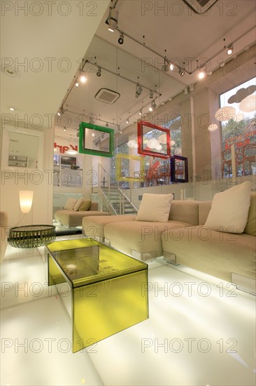 France, ile de france, paris 7e arrondissement, 242 boulevard saint germain, showroom kartell, design, mobilier, decoration

Date : 2011-2012