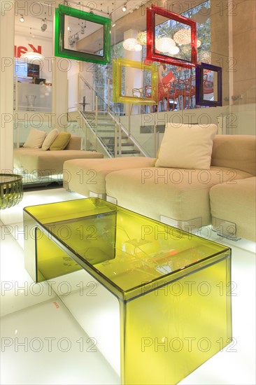 France, ile de france, paris 7e arrondissement, 242 boulevard saint germain, showroom kartell, design, mobilier, decoration

Date : 2011-2012