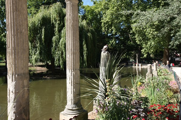 France, ile de france, paris, 8e arrondissement, parc monceau, jardin public, la naumachie

Date : 2011-2012