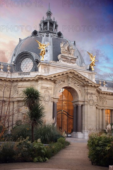 France, ile de france, paris 8e arrondissement, le petit palais, musee des beaux arts de la ville de paris, galerie exterieure

Date : 2011-2012