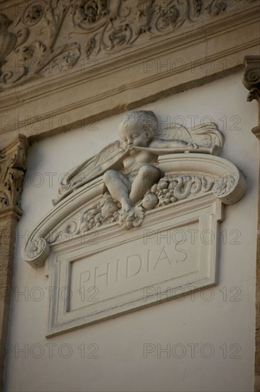 France, ile de france, paris 8e arrondissement, 7 rue tronchet, hotel de pourtales, club sfr, entree, couloir, decor mur, detail bas relief, phidias

Date : 2011-2012