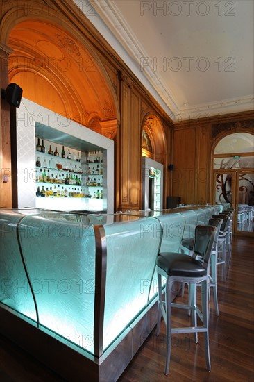 France, ile de france, paris 8e arrondissement, avenue montaigne, hotel plaza athenee, bar
Date : 2011-2012