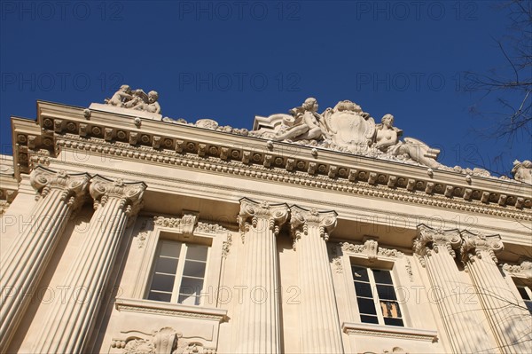 France, ile de france, paris 8e arrondissement, avenue winston churchill, palais de la decouverte, detail sculpture, colonnes

Date : 2011-2012