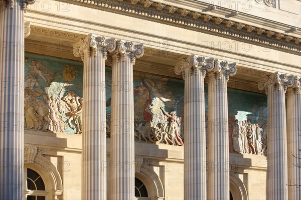 France, ile de france, paris 8e arrondissement, avenue franklin roosevelt, palais de la decouverte, facade sur rue

Date : 2011-2012