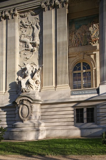 France, ile de france, paris 8e arrondissement, avenue franklin roosevelt, palais de la decouverte, facade sur rue

Date : 2011-2012