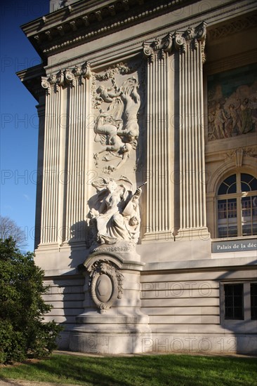 France, ile de france, paris 8e arrondissement, avenue franklin roosevelt, palais de la decouverte, facade sur rue

Date : 2011-2012