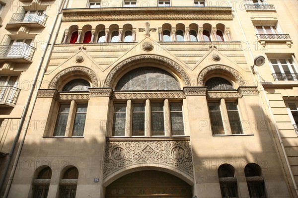 France, ile de france, paris  9e arrondissement, 25 rue blanche, facade de l'eglise evangelique allemande, detail bas relief

Date : 2011-2012