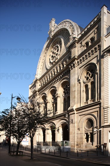 France, ile de france, paris 9e arrondissement, grande synagogue de paris, 44 rue de la victoire, religion, judaisme, detail facade

Date : 2011-2012