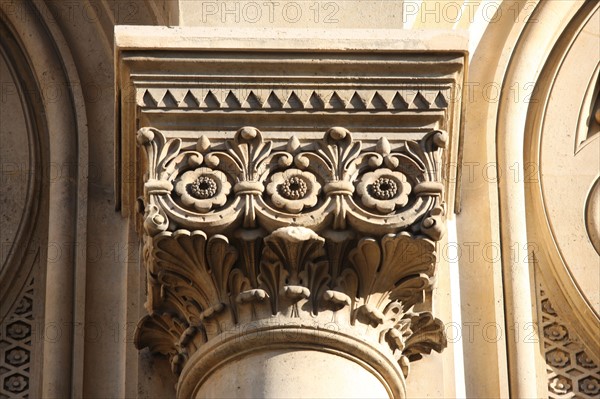 France, ile de france, paris 9e arrondissement, grande synagogue de paris, 44 rue de la victoire, religion, judaisme, detail chapiteau en facade

Date : 2011-2012