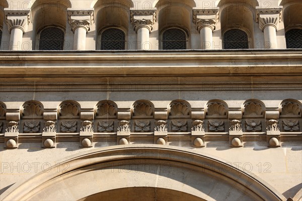 France, ile de france, paris 9e arrondissement, grande synagogue de paris, 44 rue de la victoire, religion, judaisme, detail facade

Date : 2011-2012