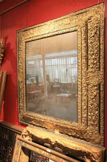 France, ile de france, paris 9e arrondissement, 20 rue chauchat, galerie de vincent guerre, specialiste des miroirs anciens et antiquaire

Date : 2011-2012