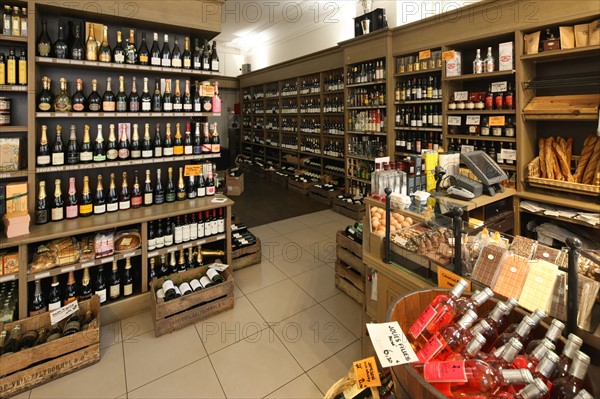 France, ile de france, paris 10e arrondissement, 59 rue du faubourg saint martin, epicerie fine et cave julhes, vins, fromage, gastronomie

Date : 2011-2012