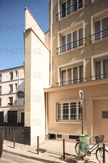 France, ile de france, paris 11e arrondissement, passage de la main d'or no18, mur en avancee, raccord, Emery & Cie

Date : 2011-2012