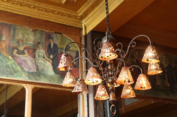 France, ile de france, paris 11e arrondissement, 109 rue oberkampf, cafe charbon, deco, luminaires, bar, restaurant

Date : 2011-2012