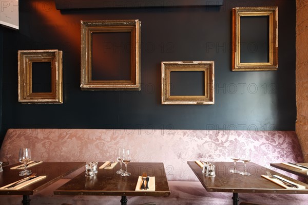 France, ile de france, paris 11e arrondissement, 4 rue jean pierre timbaud, restaurant chez moustache, deco, gastronomie
Date : 2011-2012