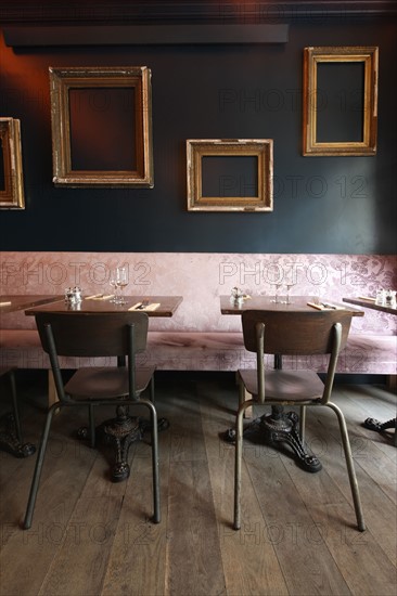 France, ile de france, paris 11e arrondissement, 4 rue jean pierre timbaud, restaurant chez moustache, deco, gastronomie
Date : 2011-2012