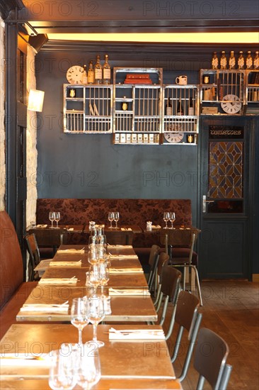 France, ile de france, paris 11e arrondissement, 4 rue jean pierre timbaud, restaurant chez moustache, deco, gastronomie
Date : 2011-2012