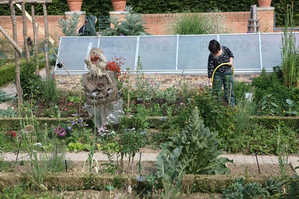 France, ile de france, paris, 12e arrondissement, bercy, parc de bercy, jardins potagers des enfants, epouvantail

Date : 2011-2012