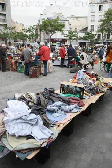 France, ile de france, paris, 12e arrondissement , rue et place d'aligre, marche, fripes et vetements

Date : 2011-2012