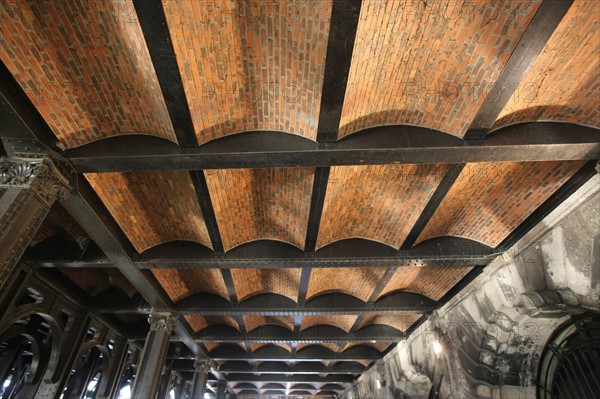 France, ile de france, paris 7e-16e arrondissement pont alexandre III, sous le pont, arches metalliques, rivets, fives lille,