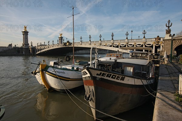 France, ile de france, paris 7e-16e arrondissement, pont alexandre III, seine, peniche, port, quai,