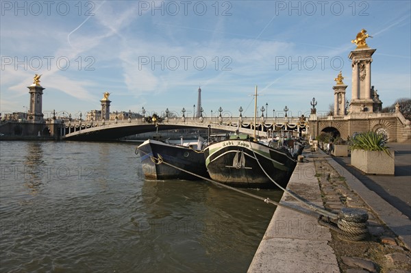 France, ile de france, paris 7e-16e arrondissement, pont alexandre III, seine, peniche, port, quai,