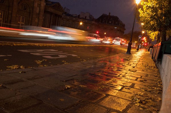 france, ile de france, paris,6e arrondissement, quai de conti, peniches, seine, velo, nuit, matin,