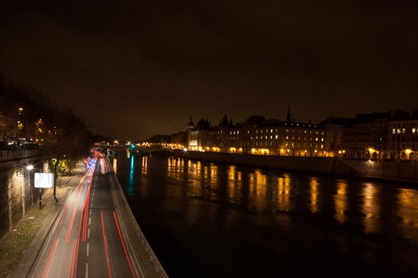 france, ile de france, paris, 1e arrondissement, ile de la cite, seine, quai de l'horloge, conciergerie depuis le quai de gesvres, nuit, matin,