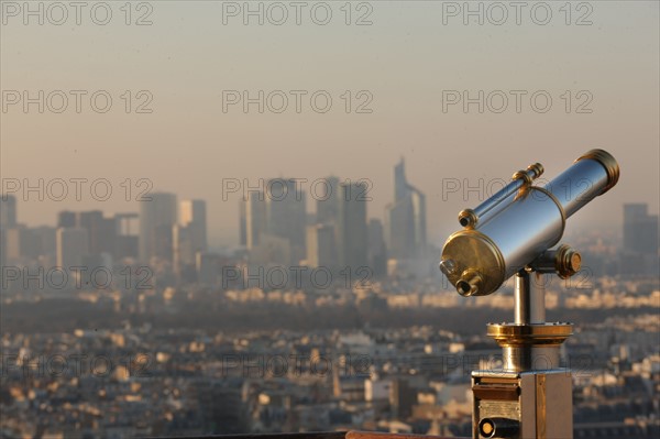 France, ile de france, paris 7e arrondissement, tour eiffel, vue depuis le 2e etage, vers la defense,  longue-vue,