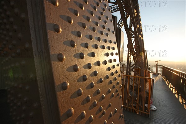 France, ile de france, paris 7e arrondissement, tour eiffel, vue depuis le 2e etage, vers l'ouest, toits, longues-vues, seine, metal et rivets,