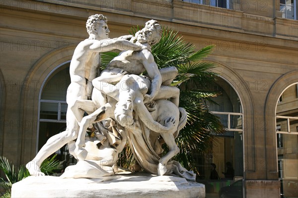 Sculpture "Le combat du centaure", cour de la mairie du 6e arrondissement de Paris