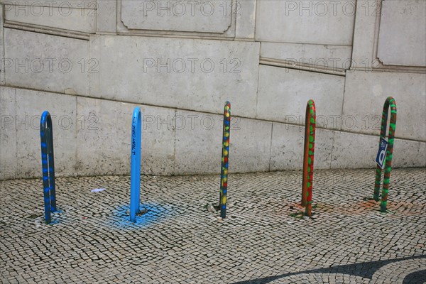 portugal, lisbonne, lisboa, signes de ville, bairro alto, detail parking velos peints
Date : septembre 2011
