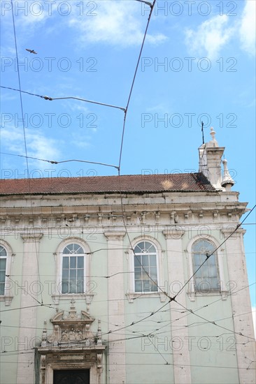 portugal, lisbonne, lisboa, signes de ville, tramway numero 28, detail cables, bairro alto, transport, interieur du tram , cables
Date : septembre 2011