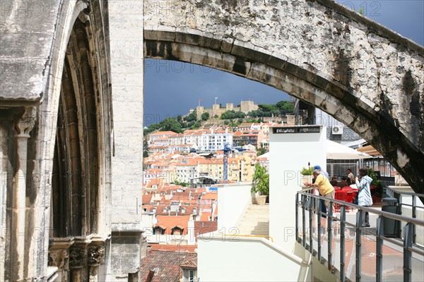 portugal, lisbonne, lisboa, signes de ville, bairro alto, vue d'ensemble, panorama, ciel d'orage, facades, vue sur la baixa en contrebas, elevador de santa justia
Date : septembre 2011