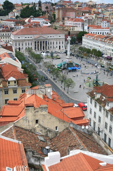 portugal, lisbonne, lisboa, signes de ville, bairro alto, vue d'ensemble, panorama, ciel d'orage, facades, vue sur la baixa en contrebas, elevador de santa justia
Date : septembre 2011