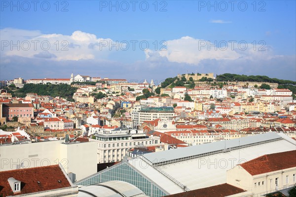 portugal, lisbonne, lisboa, signes de ville, belvedere, miraduro de san pedro de alcantara, sommet du funiculaire, panorama, bairro alto, place, sol, voirie
Date : septembre 2011