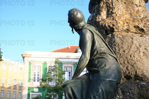 portugal, lisbonne, lisboa, signes de ville, principe real, arbres et circulation
Date : septembre 2011