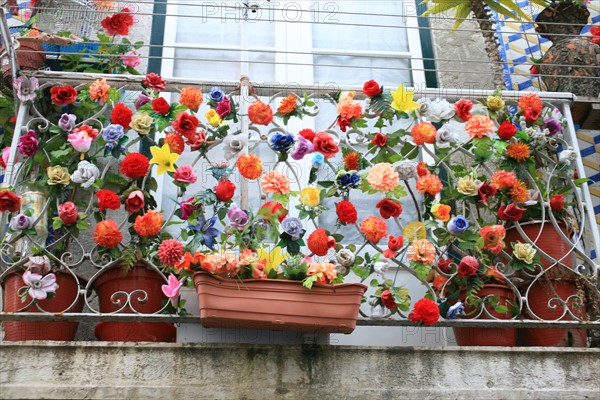 portugal, lisbonne, lisboa, signes de ville, baixa, detail de balcons fleuris
Date : septembre 2011