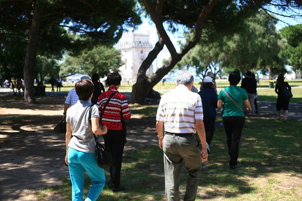 portugal, lisbonne, lisboa, signes de ville, belem, torre de belem, tour de belem, touristes, parc, jardin, arbres
Date : septembre 2011