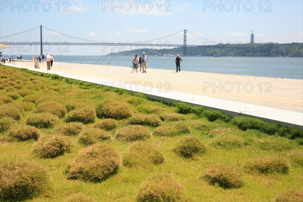 portugal, lisbonne, lisboa, signes de ville, belem, monument des decouvertes, place, pont sur le tage, sculpture
Date : septembre 2011