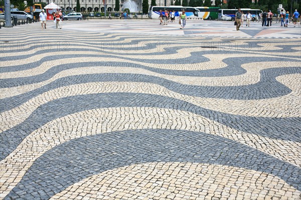 portugal, lisbonne, lisboa, signes de ville, belem, monument des decouvertes, place, pont sur le tage, sculpture
Date : septembre 2011