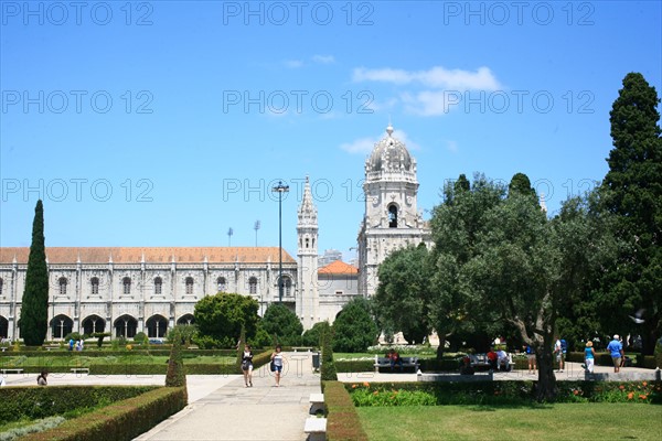 portugal, lisbonne, lisboa, signes de ville, belem, monastere des Hieronimytes, monasteiro dos jeronimos, jardins et bassins
Date : septembre 2011