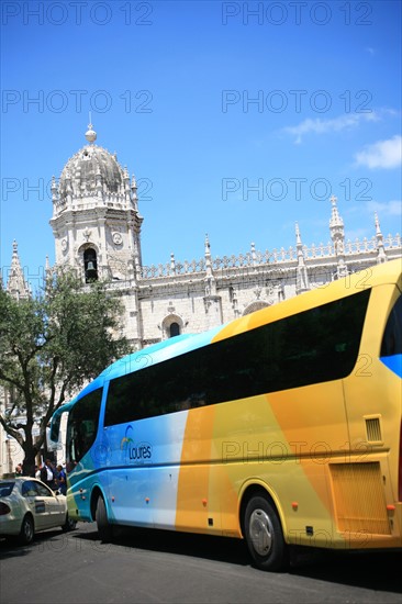 portugal, lisbonne, lisboa, signes de ville, belem, monastere des Hieronimytes, monasteiro dos jeronimos, autocars, tourisme de masse, groupes
Date : septembre 2011