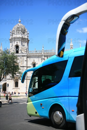 portugal, lisbonne, lisboa, signes de ville, belem, monastere des Hieronimytes, monasteiro dos jeronimos, autocars, tourisme de masse, groupes
Date : septembre 2011