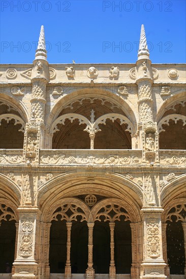 portugal, lisbonne, lisboa, signes de ville, belem, monastere des Hieronimytes, monasteiro dos jeronimos, couvent, cloitre, detail sculpture, statue, ornement
Date : septembre 2011