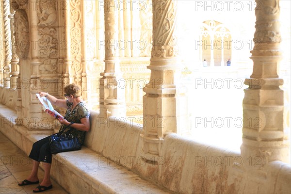 portugal, lisbonne, lisboa, signes de ville, belem, monastere des Hieronimytes, monasteiro dos jeronimos, couvent, cloitre, detail sculpture, statue, ornement
Date : septembre 2011