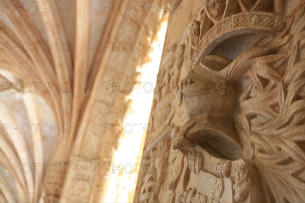 portugal, lisbonne, lisboa, signes de ville, belem, monastere des Hieronimytes, monasteiro dos jeronimos, couvent, cloitre, detail sculpture, statue, ornement
Date : septembre 2011