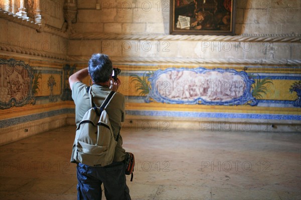 portugal, lisbonne, lisboa, signes de ville, belem, monastere des Hieronimytes, monasteiro dos jeronimos, couvent, cloitre, azulejos, detail sculpture, statue, ornement
Date : septembre 2011